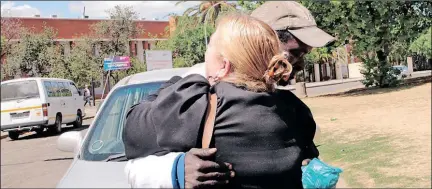  ?? ?? Kimberley resident Cathi Munro embraces Msongelwa Tshabalala before he boarded a bus back home to Newcastle after being stranded in the city for almost three months.