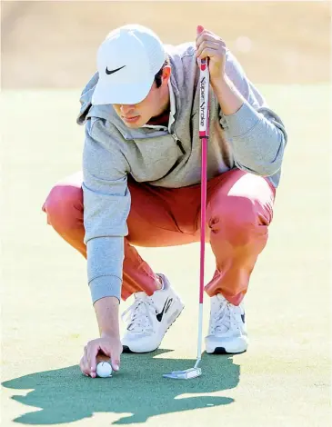  ?? KATELYN MULCAHY/AGENCE FRANCE-PRESSE ?? DAVIS Thompson lines up the putt on the 17th green during the second round of The American Express at PGA West Nicklaus Tournament Course in La Quinta, California Friday.