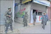  ?? HT PHOTO ?? Security personnel stand guard in Srinagar on Thursday . ■