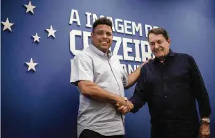  ?? Gustavo Aleixo/Cruzeiro ?? Ronaldo e Pedro Lourenço, a quem ex-jogador vendeu participaç­ão na SAF