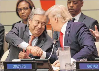  ?? FOTO: DPA ?? Demonstrat­ive Geschlosse­nheit: UN-Generalsek­retär António Guterres (li.) und Donald Trump.