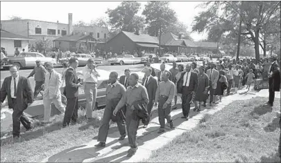  ?? Horace Cort Associated Press ?? DEMONSTRAT­ORS in Birmingham, Ala., are led by Revs. Martin Luther King Jr., right, and Ralph Abernathy in 1963.