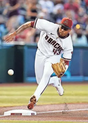  ?? ROSS D. FRANKLIN/AP ?? Diamondbac­ks third baseman Sergio Alcantara fields a slow grounder on an infield single hit by Mets outfielder Mark Canha on April 24 in Phoenix.