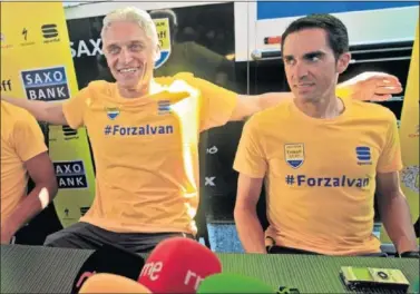  ??  ?? OTROS TIEMPOS. Oleg Tinkov y Alberto Contador, en una rueda de prensa en un día de descanso del Tour.