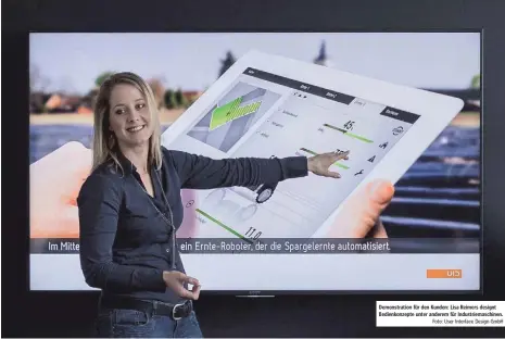  ?? Foto: User Interface Design GmbH ?? Demonstrat­ion für den Kunden: Lisa Reimers designt Bedienkonz­epte unter anderem für Industriem­aschinen.
