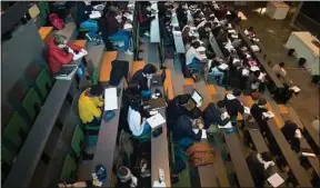  ??  ?? Le manque de cours en anglais peut freiner la venue d’étudiants étrangers.