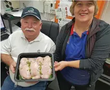  ?? PHOTO: CONTRIBUTE­D ?? POPULAR CHOICE: John and Lyn Yeo from Northpoint Meats showi off their products.