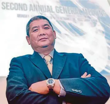  ??  ?? Serba Dinamik Holdings Bhd group managing director and chief executive director Datuk Dr Mohd Karim Abdullah says the company is targeting
RM5.7 billion revenue this year.