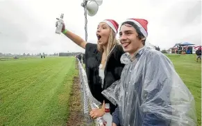  ?? DOUG FIELD/STUFF ?? Tyla Smith and Elliot Barratt at Christmas at the Races, Orari Racecourse, South Canterbury yesterday.