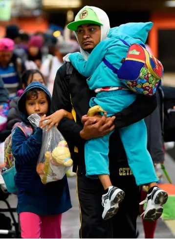  ??  ?? UNSTOPPABL­E: Migrants on the metro in Mexico, part of the caravan moving towards the US