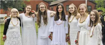  ?? BY LISA RAMEY ?? WCDS eighth grade girls Bayleigh Fox, Alexis Cross, Ava Lubkemann, Sophia Esposito, Lauren Mehl, Maeve Ciuba and Ruth McMahon gather on the school’s front lawn before entering their graduation ceremony.