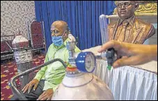  ?? PRATIK CHORGE/HT ?? A patient receives free oxygen at an Oxygen Centre launched by Veer Foundation in Ghatkopar, on Friday.