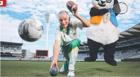 ?? Picture: PETER RISTEVSKI ?? GAME ON! Lawn bowler Graeme Ott with Drums the Panda from the Mik Maks.