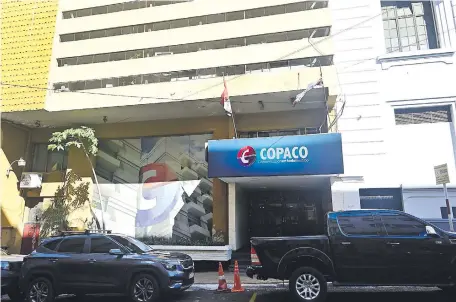  ?? ?? La decadencia de Copaco se nota con el deterioro hasta de su sede central, ubicada sobre la calle Alberdi.