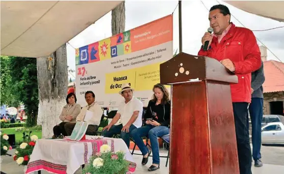  ?? CORTESÍA ?? El titular de la Secretaría de Cultura estatal, José Olaf Hernández Sánchez, en una de las sedes de la Feria del Libro.