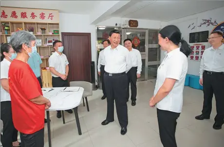  ?? XIE HUANCHI / XINHUA ?? President Xi Jinping talks on Tuesday with community workers, Party members and volunteers during an inspection tour of Wuhan, the capital of Hubei province, and hears about local efforts in the prevention and control of COVID-19 outbreaks.