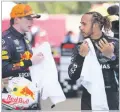  ?? ?? Tudja
Lewis Hamilton (jobbra) szerint riválisa, Max Verstappen nehéz időszakot él meg – a holland szerint viszont nem kell érte aggódni