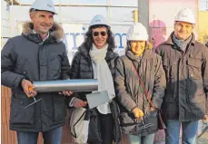  ?? FOTO: DANIEL HÄFELE ?? Sie freuen sich, dass der Bau der neuen radiologis­chen Praxis gut gestartet ist: Paul Grimm (von links), Inge Zalenga, Vera und Wolfgang Fuchs.