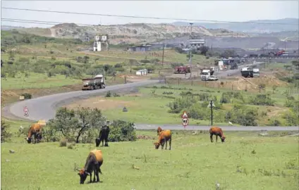  ?? Photos: Oupa Nkosi ?? Fair compensati­on? Tendele Coal mine in Somkhele village in Kwazulu-natal has been offering money to residents to encourage them to relocate to make way for the mine’s expansion.