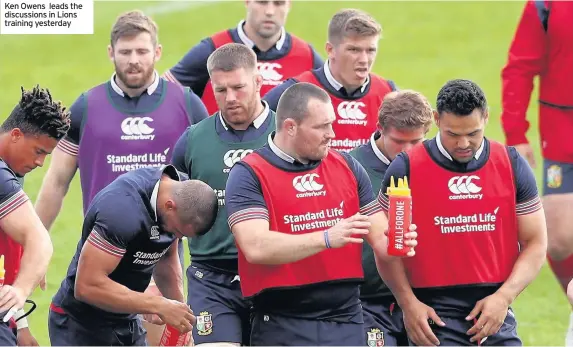  ??  ?? Ken Owens leads the discussion­s in Lions training yesterday