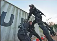  ?? LI JINLIANG / XINHUA ?? China’s fourth team of peacekeepi­ng police in Liberia practice climbing skills in groups last year.