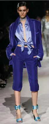  ?? GETTY IMAgES ?? TOM FORD: The contrastin­g textures of velvet and satin add interest to a monochroma­tic look.