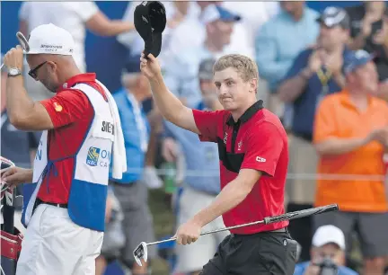  ?? FRANK GUNN/THE CANADIANPR­ESS ?? Canadian amateur Jared du Toit acknowledg­es the cheers of the crowd on the 18th hole during Sunday’s final round at the Canadian Open in Oakville, Ont. Du Toit finished in a tie for ninth at 279, three strokes back of champion Jhonattan Vegas of...