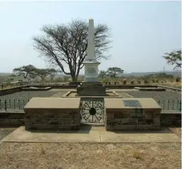  ?? ?? The Bloukrans Massacre Memorial near the Bloukrans River in KwaZulu- Natal. Aside from the Boer lives lost in the February 1838 attacks, it was estimated that about 1 000 Zulu warriors died in the Boers‘ frenzied counter-attack and defence of their laagers. BATTLEFIEL­DSROUTE.CO.ZA