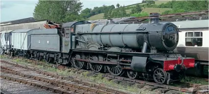  ?? MATT BUCK ?? No. 4920 Dumbleton Hall at Buckfastle­igh on the South Devon Railway on July 17, 2017. It has since been repainted into red livery at WCR in Carnforth before leaving for the Far East.