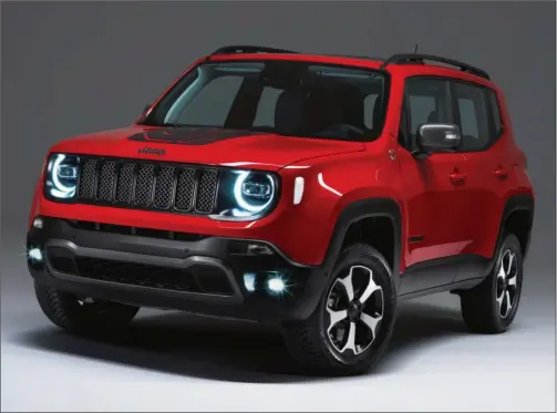  ??  ?? Les futures Jeep Renegade (ci-dessus) et Compass PHEV pourront offrir jusqu’à 50 km en mode tout électrique.