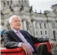  ??  ?? Seehofer beim Sommerinte­rview vor dem Reichstag in Berlin.