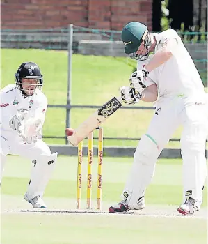  ?? Picture: BRIAN WITBOOI ?? ATTACK MODE: Simon Harmer, of the Warriors, plays a shot as Dolphins’ wicketkeep­er Dane Vilas keeps close watch during their Sunfoil Series match at St George’s Park