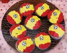  ?? — AP ?? A Madrid bakery has decorated cakes with the colours of the Spanish flag for the World Cup.