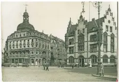  ??  ?? Um 1925: Neben dem Postamt 1 lag das Hotel „Düsseldorf­er Hof“, die Kurfürsten­straße verlief damals noch dazwischen.