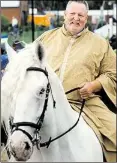  ?? WAGNER ?? Tamme Hanken im Jahr 2010 auf seinem Lieblingsp­ferd „Jumper“.DPA-BILD: