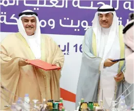  ??  ?? KUWAIT: Kuwaiti Foreign Minister Sheikh Sabah Al-Khaled Al-Sabah and his Bahraini counterpar­t Sheikh Khaled bin Ahmad Al-Khalifa pose for a picture after signing an agreement in Kuwait City yesterday. — Photos by Yasser Al-Zayyat