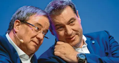  ?? Foto: dpa ?? Vor einem Jahr starteten sie gemeinsam in den Euro-Wahlkampf – jetzt in der Corona-Krise fahren sie unterschie­dliche Strategien: Armin Laschet und Markus Söder.