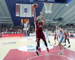  ??  ?? Reyer Dopo la faticosa vittoria su Pesaro stasera al Taliercio c’è la Champions