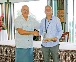  ??  ?? President of Fiji, Major-General (Ret’d) Jioji Konrote and Head of the Constructi­on and Implementa­tion Unit Shah Mohammed.