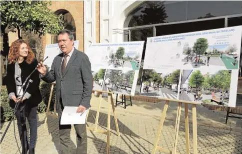  ?? ROCÍO RUZ ?? Espadas, presentand­o las alternativ­as para reformar la avenida de la Cruz Roja, que luego se votaron