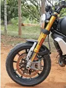  ??  ?? RIGHT: The fully-adjustable 48-mm Öhlins USD fork is only available with this variant