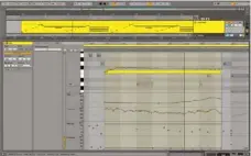  ??  ?? Mehr Ausdrucksk­raft mit MPE: In der Expression-Ansicht lassen sich Pitch-, Slide- und Pressure-Hüllkurven einzelner Noten bearbeiten.
Comping in Live 11: Einfach die besten Momente mehrerer Takes kombiniere­n.