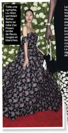  ??  ?? Telle une nymphe, Liu Wen semblait flotter dans sa robe Zac Posen ornée de fleurs rouges et blanches.