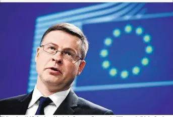  ??  ?? EU-Kommissar Valdis Dombrovski­s: „In der Eurozone gibt es nur eine Währung, nämlich den Euro“