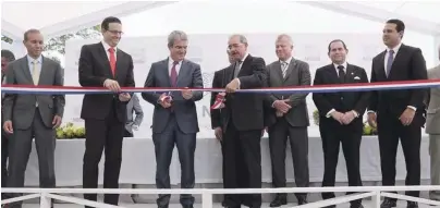  ?? LISTÍN DIARIO ?? Acto. El presidente Danilo Medina hizo el corte de la cinta en el acto inaugural de la nueva línea de producción de Nestlé Dominicana.