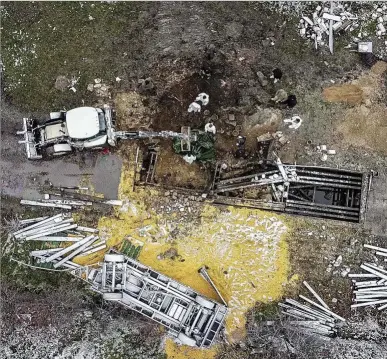  ?? DAMIEN SIMONART / AFP ?? Vista aérea de la zona, en territorio polaco, donde el martes impactó el misil, cerca de Przewodów.