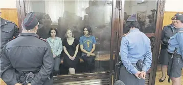  ??  ?? Pussy Riot fueron detenidas por vandalismo en Moscú en 2012.