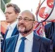  ?? Foto: Rodriguez, dpa ?? Martin Schulz vor dem Gefängnis, in dem Lula da Silva einsitzt.