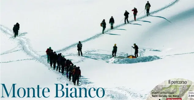  ?? (Filippo Monteforte/ans a/fer) ?? In quota Alpinisti scalatori durante l’ascesa al Monte Bianco. Da maggio l’accesso alla «via normale francese», quella che fa registrare il maggior numero di passaggi, sarà sottoposto a restrizion­i