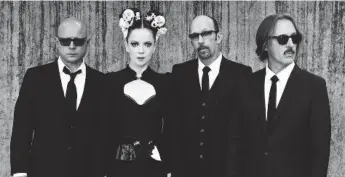  ?? BB GUN PRESS ?? Garbage is, from left, Steve Marker, Shirley Manson, Duke Erikson and Butch Vig, who calls the band “close-knit.”